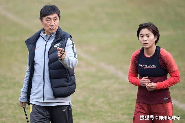 西甲球队在欧冠赛场表现出色，马竞和巴萨分别取胜